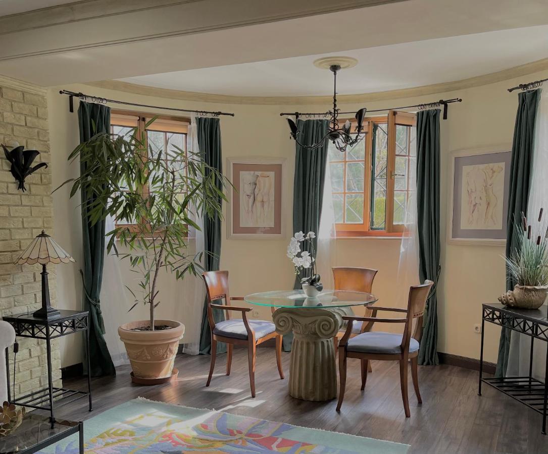 Buda Hills Villa Apartment บูดาเปสต์ ภายนอก รูปภาพ